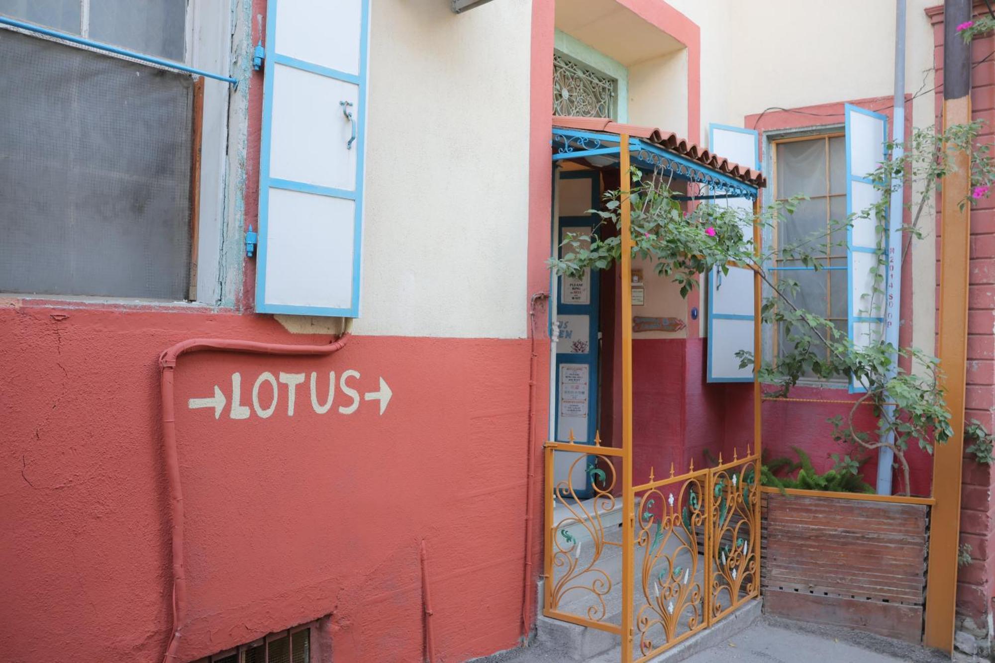 Lotus Garden Hostel İzmir Extérieur photo