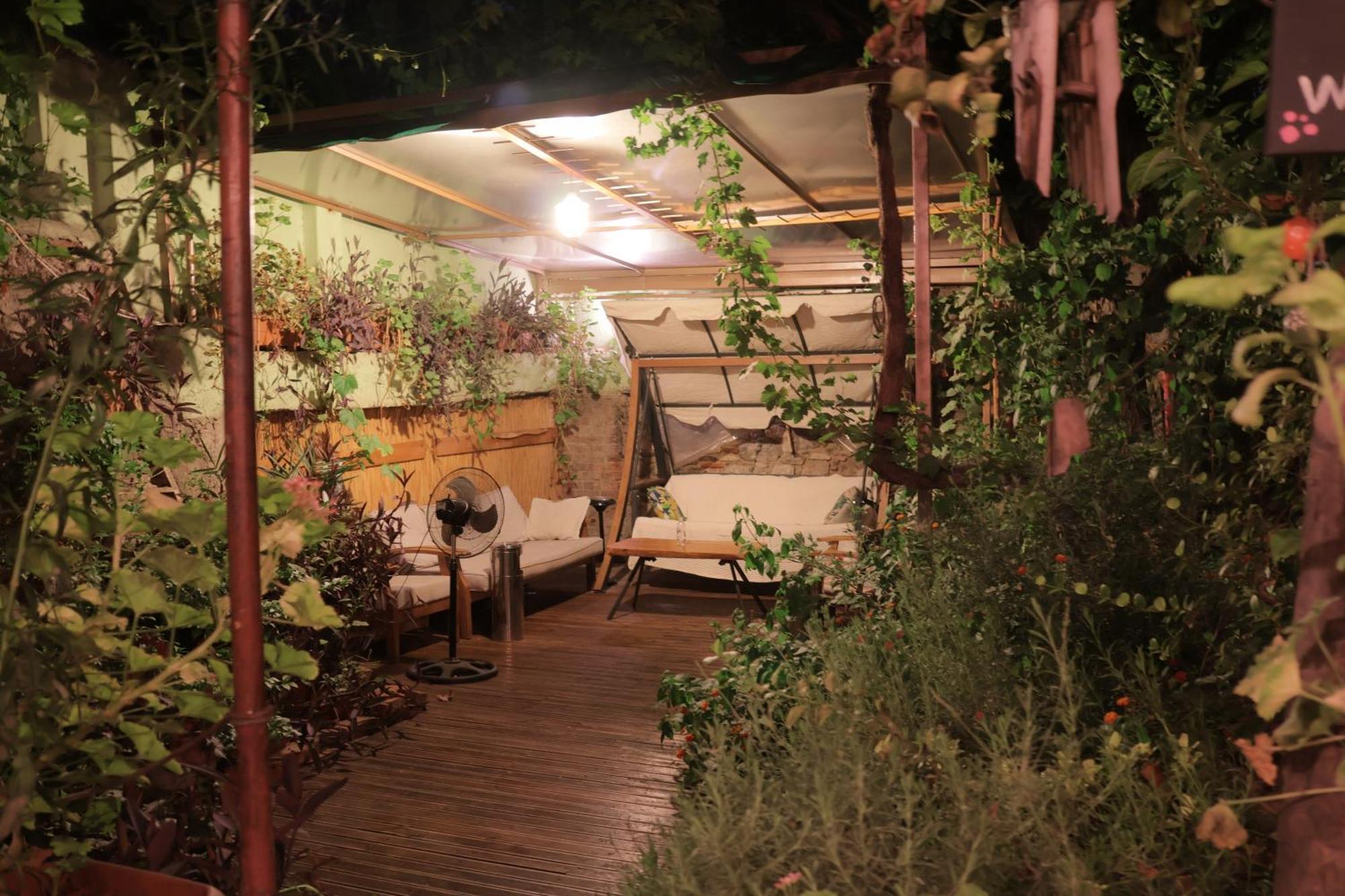 Lotus Garden Hostel İzmir Extérieur photo